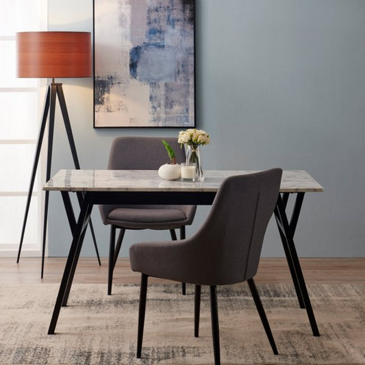 Moderne Eettafel met Luxe Marmerblad en Slank Metalen Onderstel